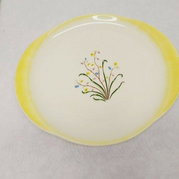 * 10"  cream and yellow ceramic Platter with minimal floral centerpiece - Picture 1 of 7
